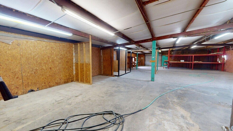 More Photos Of 1602 FM 1431, Marble Falls Showroom For Lease