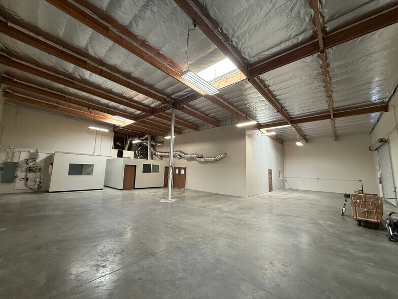 More Photos Of 1331 Foothill Blvd, Azusa Warehouse For Sale