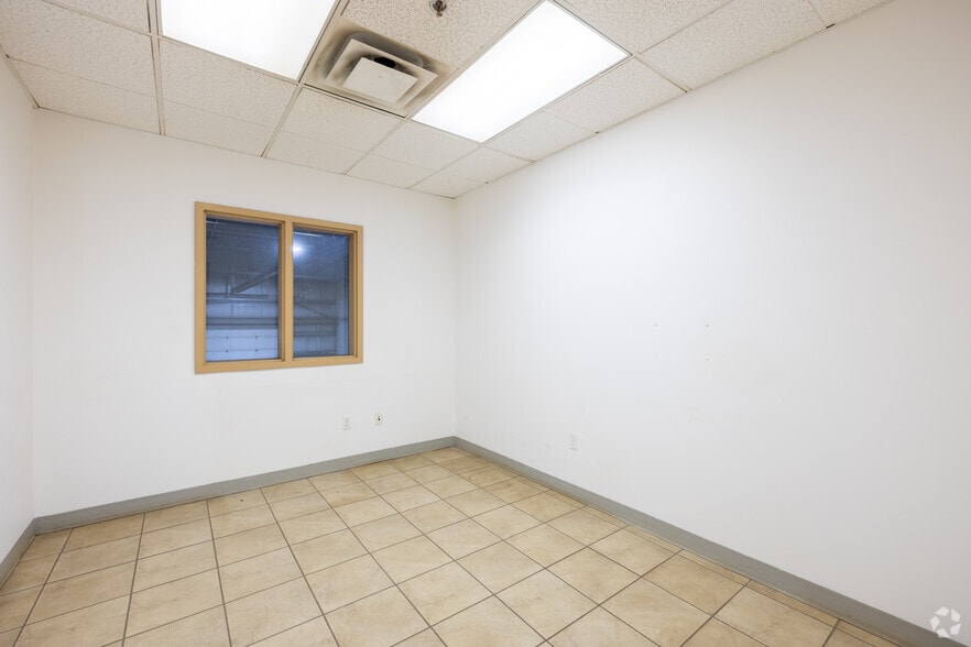 More Photos Of 1177-1185 Venture Av SE, Calgary Warehouse For Sale