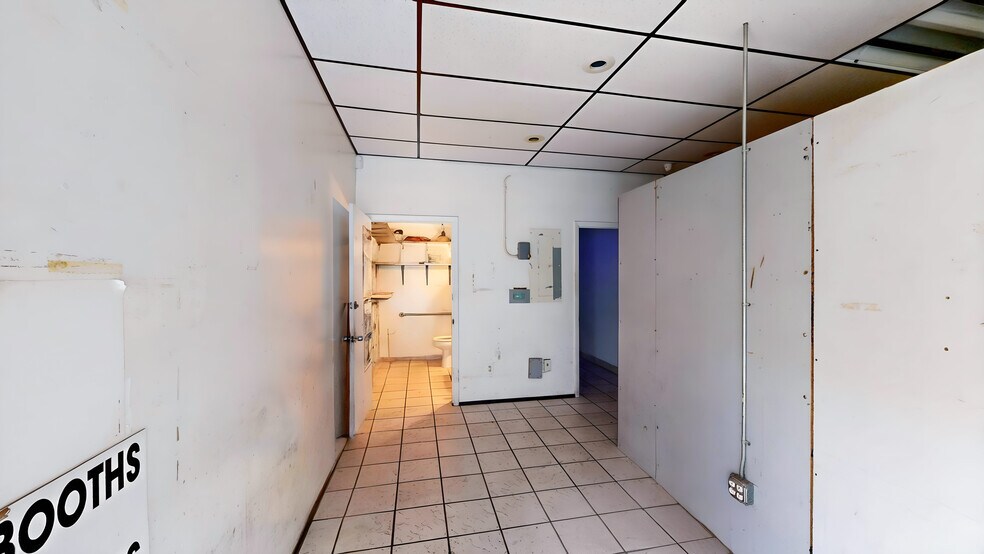 More Photos Of 27330 S Dixie Hwy, Homestead Storefront Retail Office For Sale