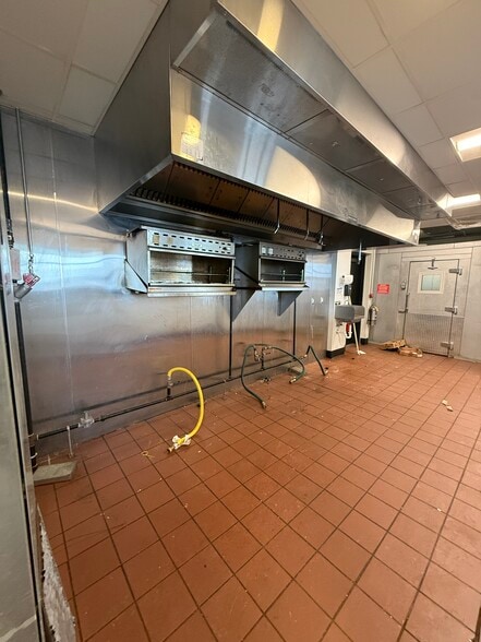 More Photos Of 1302 Main St, Speedway Apartments For Lease