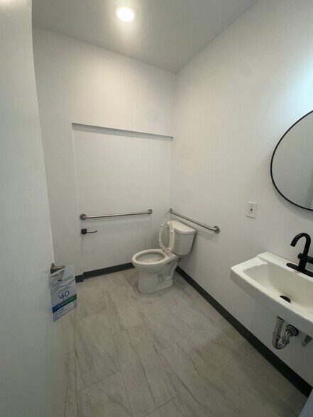 More Photos Of 401 W 52nd St, New York Apartments For Lease