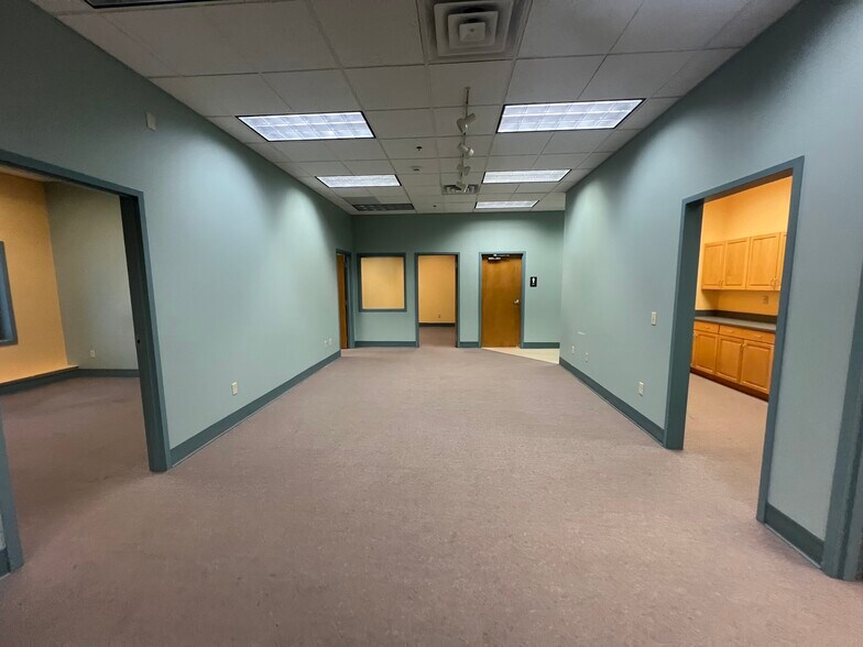 More Photos Of 59 Chennel Dr, Concord Office For Sale