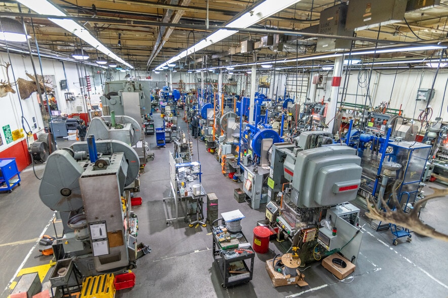 More Photos Of 107 SW Columbia St, Bend Flex For Sale