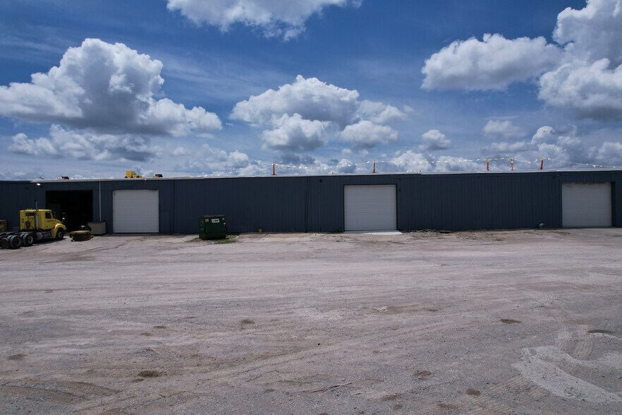 More Photos Of 1230 Industrial Park Rd, Columbia Warehouse For Lease