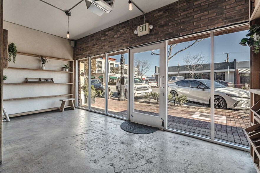 More Photos Of 24363 Main St, Santa Clarita Freestanding For Sale