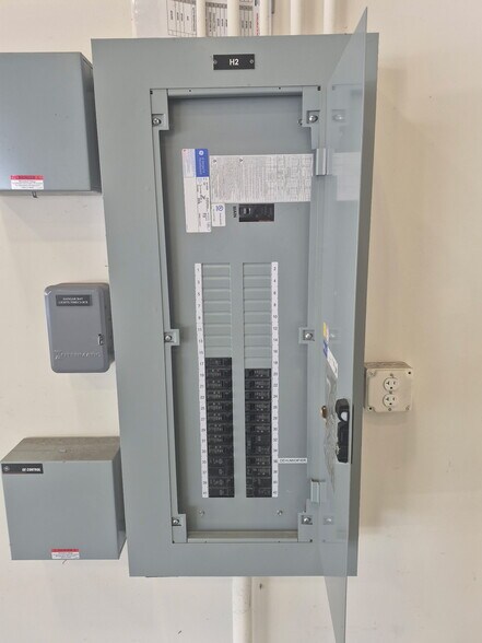 More Photos Of 5-13 Crosley Ln, Sebring Airplane Hangar For Lease