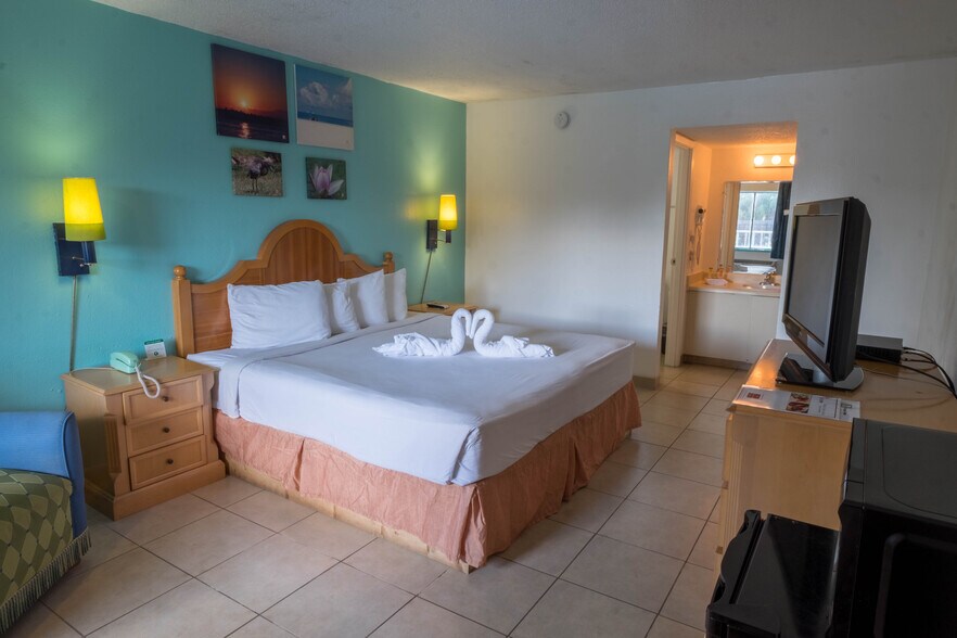 More Photos Of 21252 US Highway 19 N, Clearwater Hotel For Sale