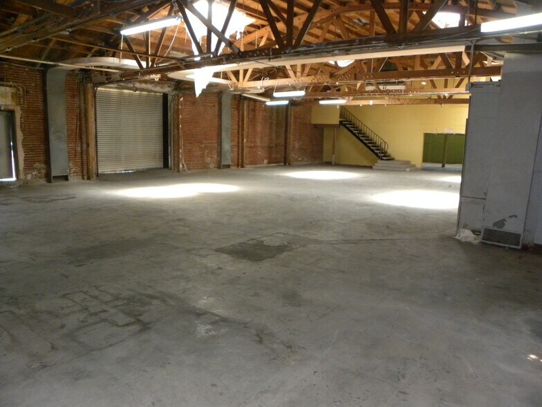 More Photos Of 239-241 W 15th St, Los Angeles Manufacturing For Lease