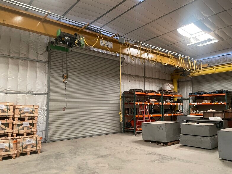 More Photos Of 13547 BV Lake Ct, Bakersfield Warehouse For Sale