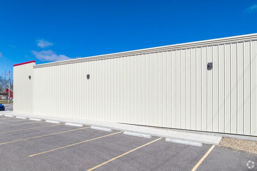 More Photos Of 56 N High St, La Rue Convenience Store For Sale