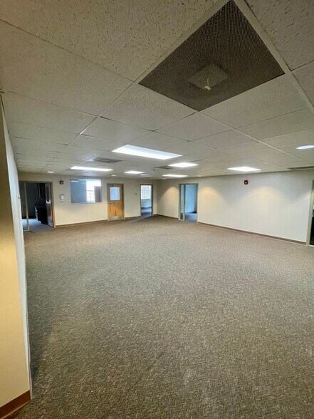 More Photos Of 12 N Washington St, Winchester Specialty For Sale