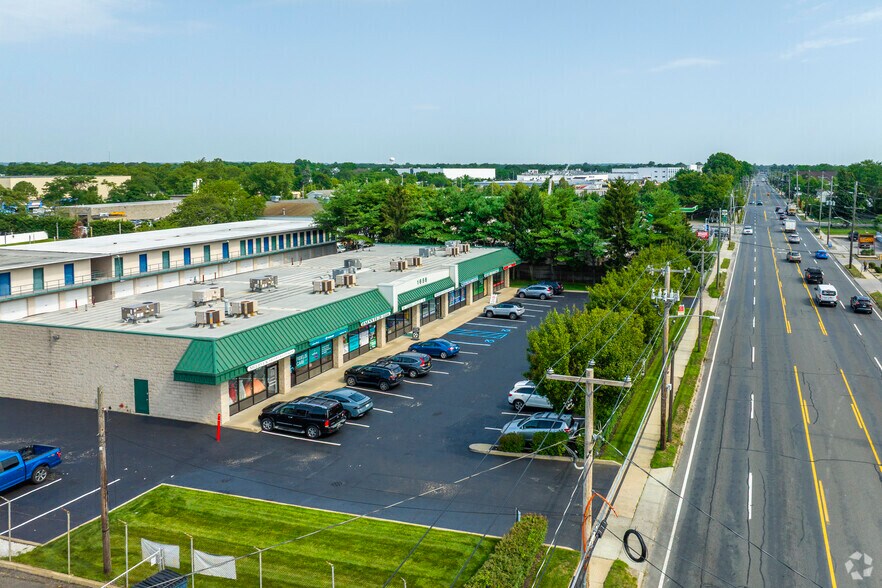 More Photos Of 1656 Fifth Ave, Bay Shore Unknown For Lease
