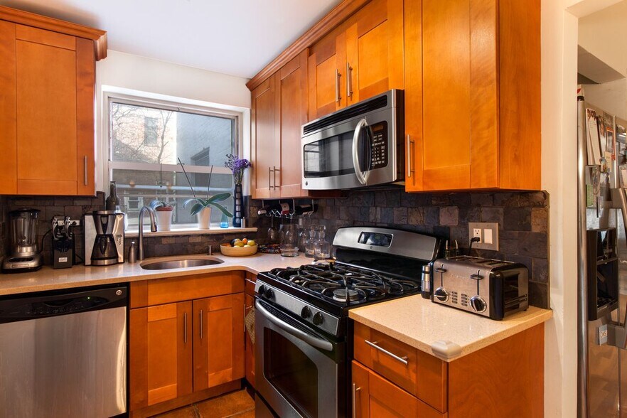 More Photos Of 4115 49th St, Sunnyside Apartments For Sale