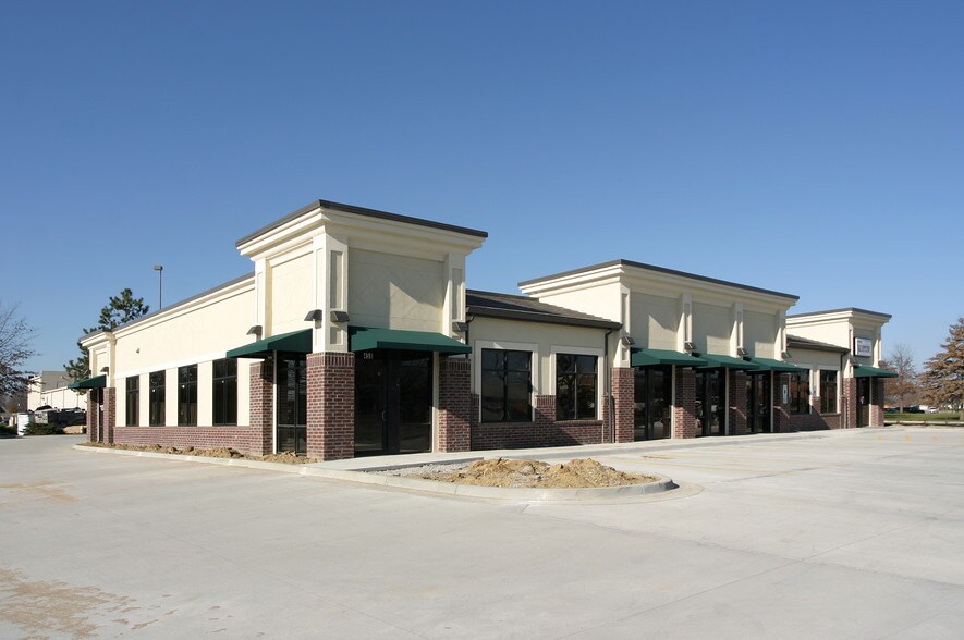 Primary Photo Of 450-462 SW Ward Rd, Lee's Summit General Retail For Lease
