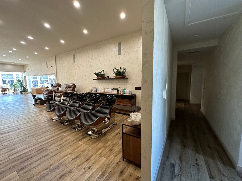 More Photos Of 351-355 N Canon Dr, Beverly Hills Storefront Retail Office For Lease