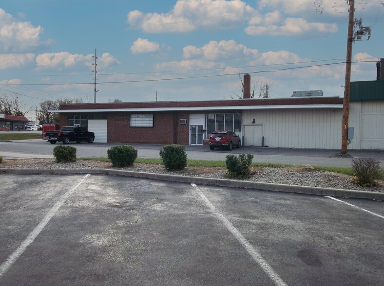 Primary Photo Of 3300 Madison Ave, Indianapolis Flex For Lease