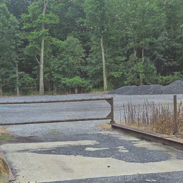 More Photos Of 2529 Roundtop Rd, Middletown Auto Repair For Lease