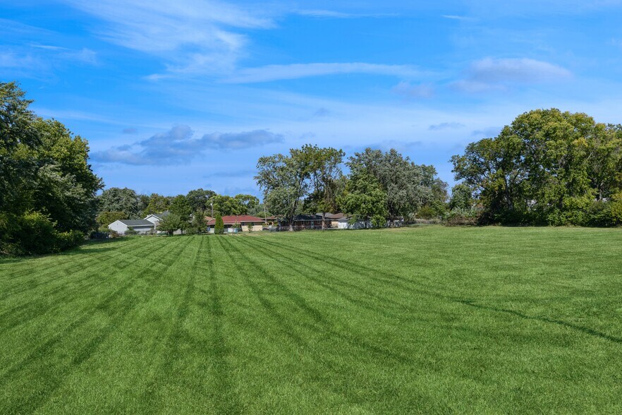 More Photos Of 4505 Douglas Ave, Des Moines General Retail For Sale