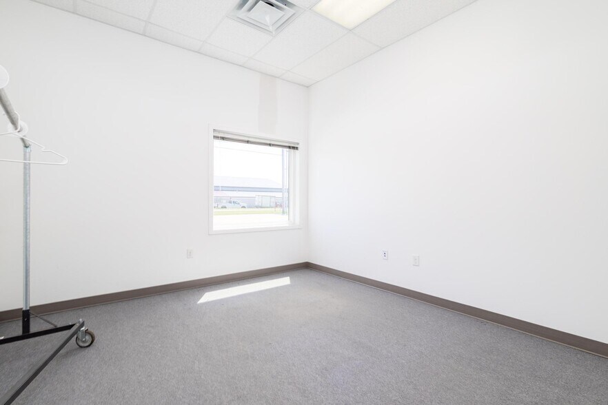 More Photos Of 66850 Executive Dr, Saint Clairsville Warehouse For Lease