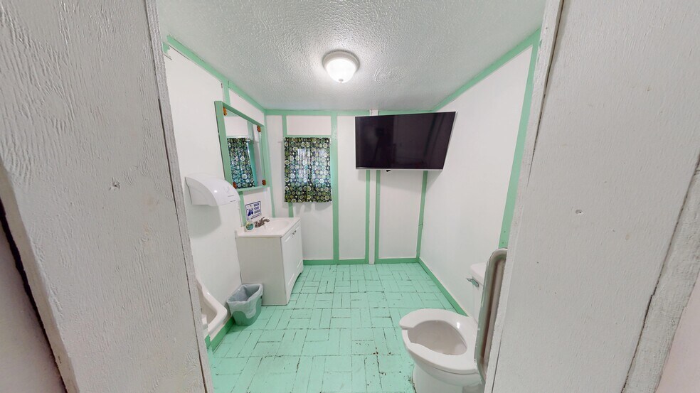 More Photos Of 185 Orange St, Mansfield Bar For Sale