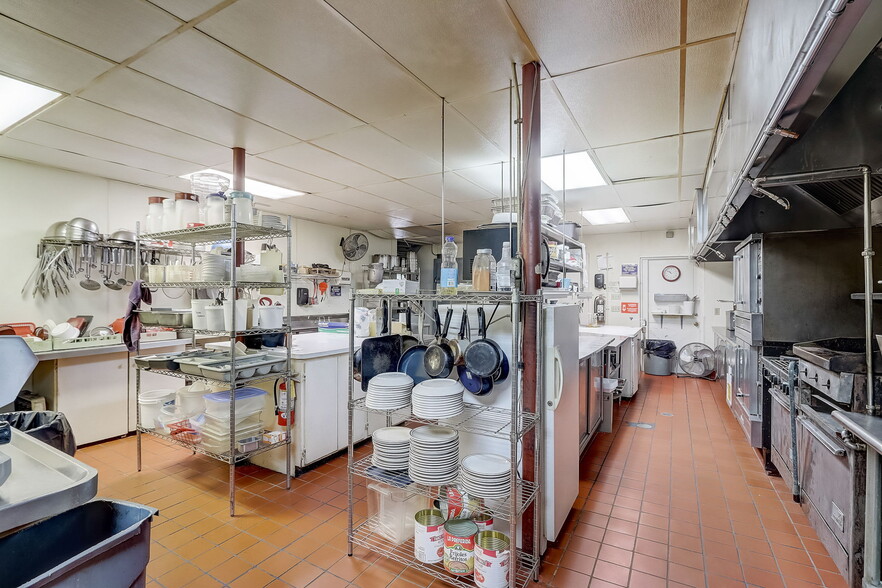 More Photos Of 711 W Racine St, Jefferson Restaurant For Sale