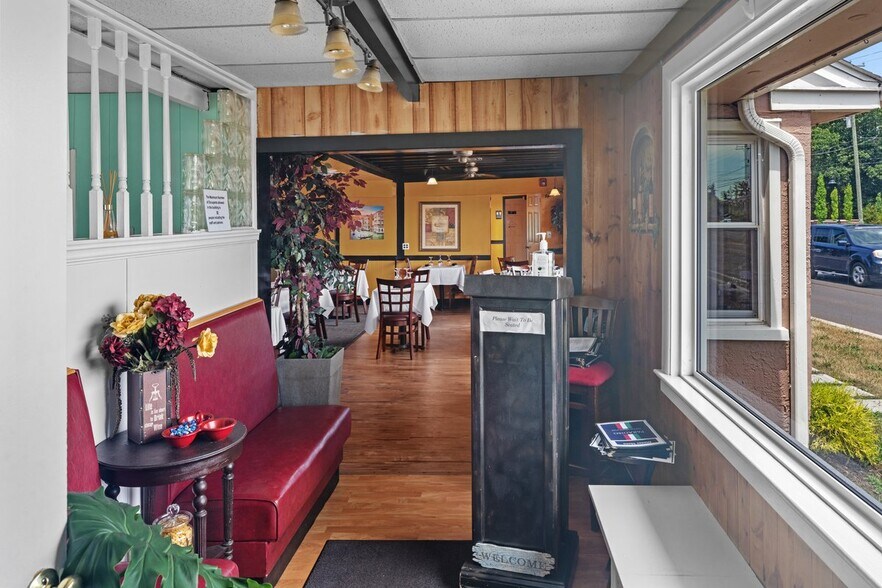 More Photos Of 1994, Jamison Freestanding For Sale