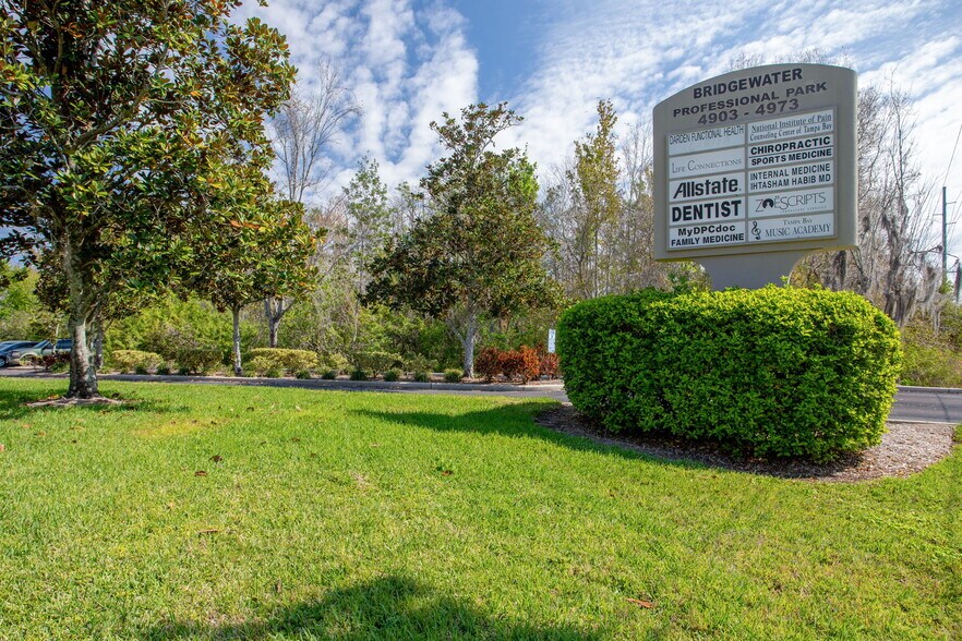 More Photos Of 4969-4971 Van Dyke Rd, Lutz Medical For Sale