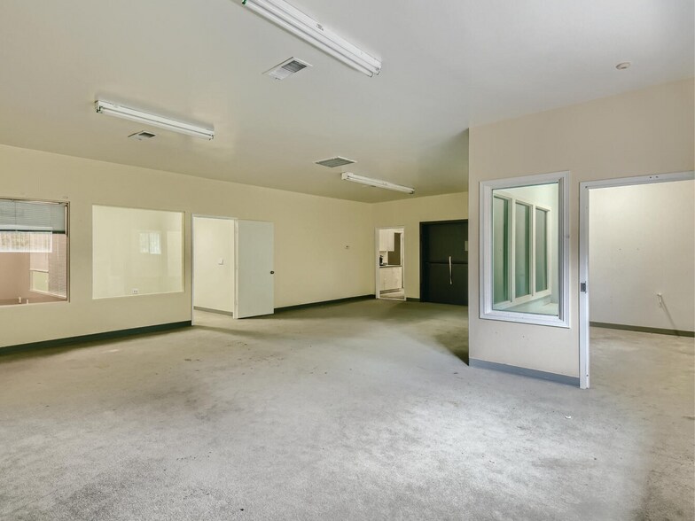 More Photos Of 9970 SW Beaverton Hillsdale Hwy, Beaverton Veterinarian Kennel For Sale