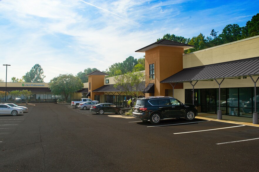 More Photos Of 731 S Pear Orchard Rd, Ridgeland Storefront For Lease