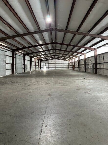 More Photos Of 6530 Queenston Blvd, Houston Warehouse For Lease