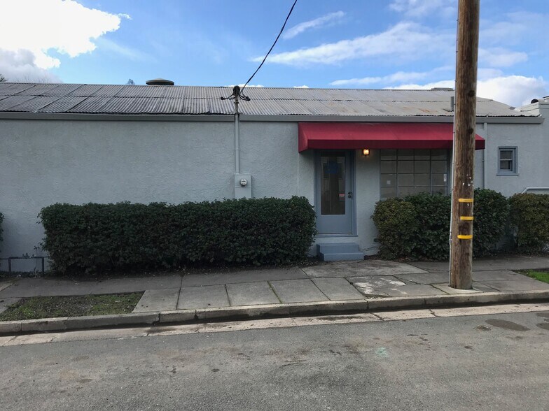 More Photos Of 109 Chestnut St, Santa Rosa Warehouse For Sale