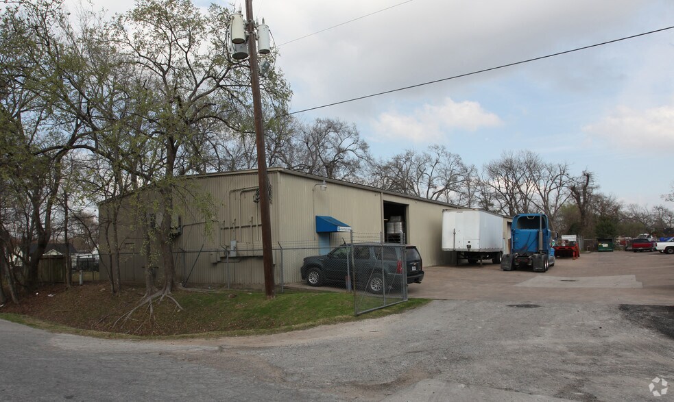 More Photos Of 301 Bennington St, Houston Warehouse For Lease