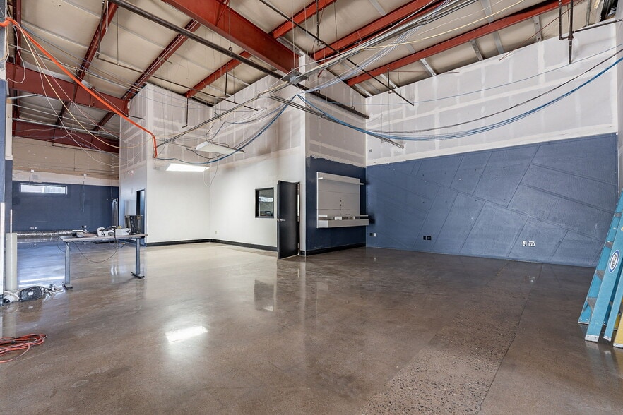 More Photos Of 4205 W Glenrosa Ave, Phoenix Warehouse For Lease