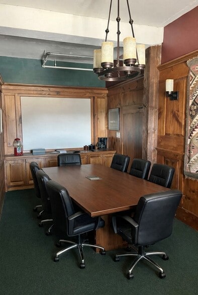 More Photos Of 381 New Rd, Brandon Freestanding For Lease