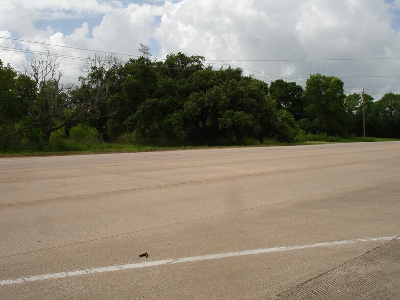 More Photos Of 3207 W Parkwood Ave, Friendswood Land For Sale