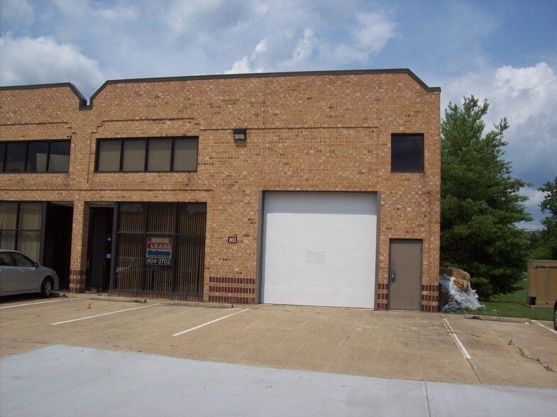 More Photos Of 112 Oakgrove Rd, Dulles Town Center Warehouse For Sale