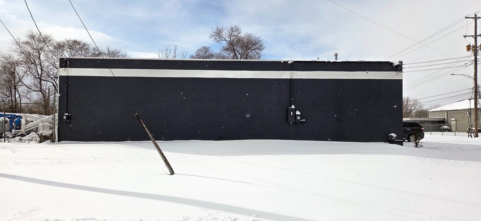 More Photos Of 816 E Howe Ave, Lansing Warehouse For Sale