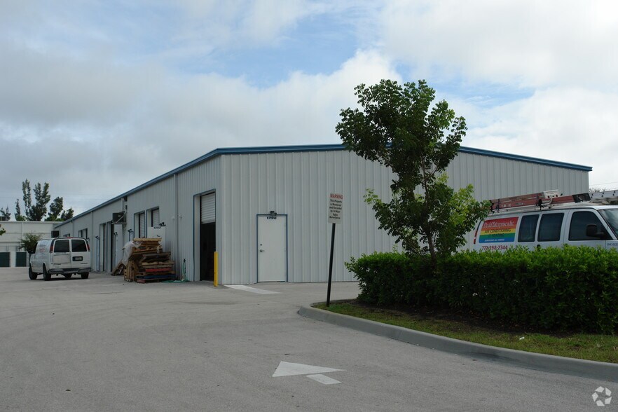 More Photos Of 1260-1296 SE Industrial Blvd, Port Saint Lucie Warehouse For Lease