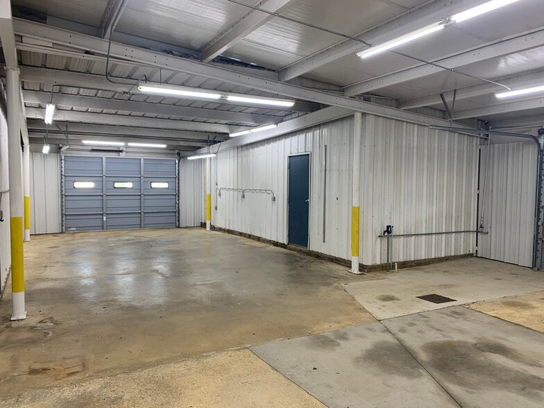 More Photos Of 123 E Plymouth Rd, Columbus Industrial For Lease