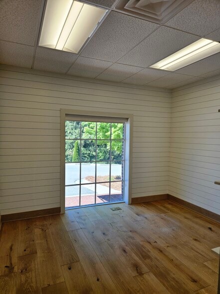 More Photos Of 363 S Main St, Alpharetta Storefront Retail Office For Lease