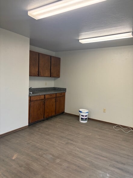 More Photos Of 410 S Eagle Ln, Oklahoma City Manufacturing For Lease