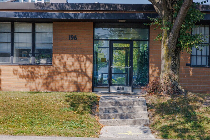 More Photos Of 89 Research Rd, Toronto Warehouse For Sale