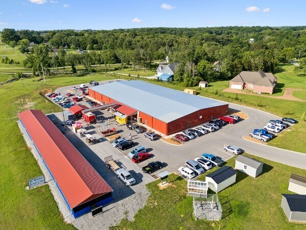 More Photos Of 4070 Old Highway 431, Greenbrier Freestanding For Sale