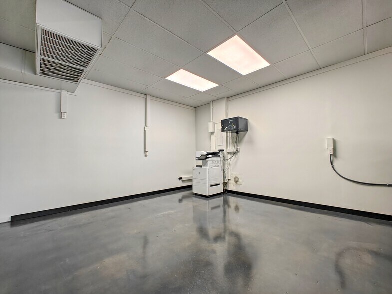 More Photos Of 13700 Hwy 70, Huntingdon Storefront For Sale