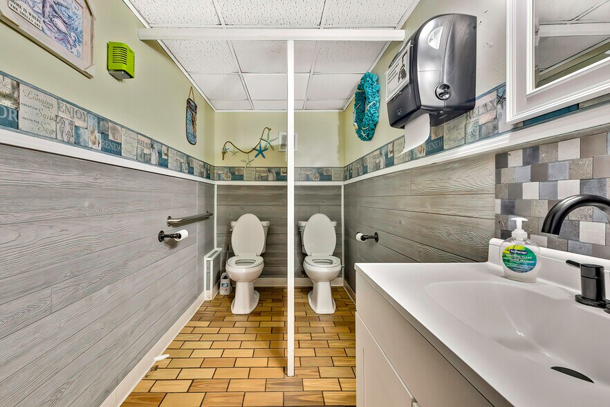 More Photos Of 104 S US Highway 41, Inverness Restaurant For Sale