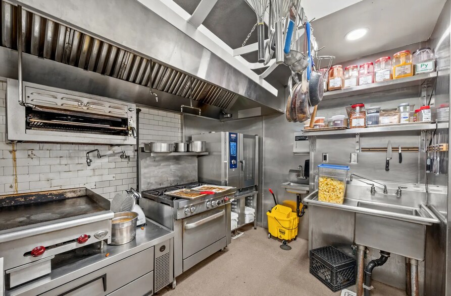 More Photos Of 235 S 400 W, Salt Lake City General Retail For Lease