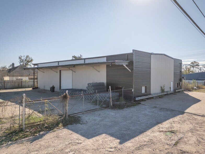 More Photos Of 7904 Irvington Blvd, Houston Warehouse For Sale