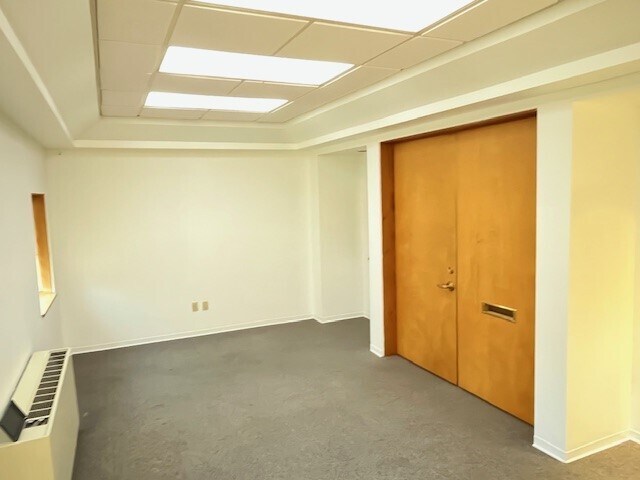 More Photos Of 100 N Chestnut St, Champaign Office For Lease