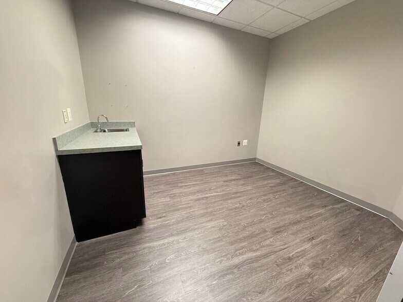 More Photos Of 12200 Tech Rd, Silver Spring Medical For Lease